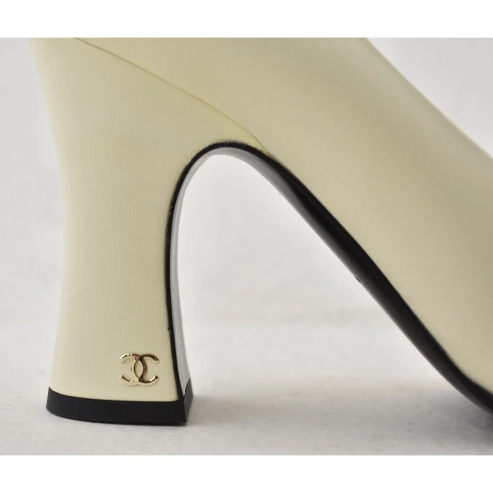 Chanel 26S Blazy Ivory Black Square Toe CC Gold Logo Block Heel Classic Pump 41